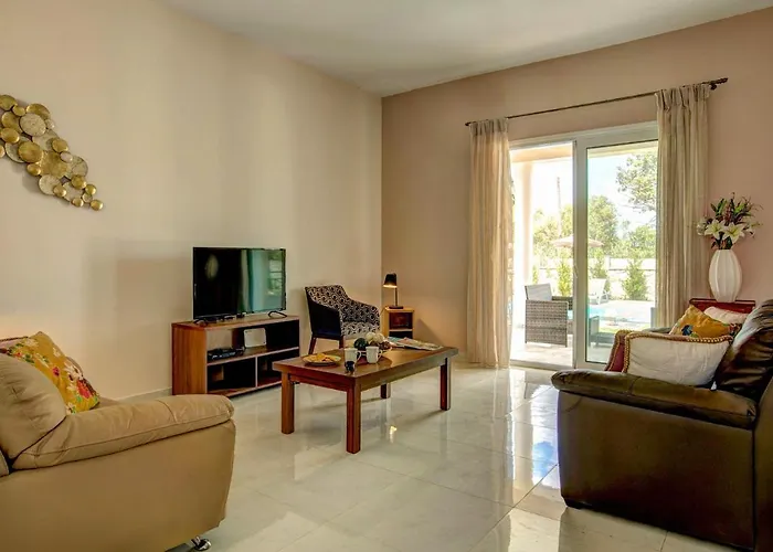 Vila Sofinta By *